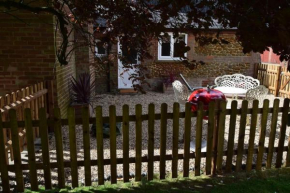Lovely Garden Cottage in Snettisham